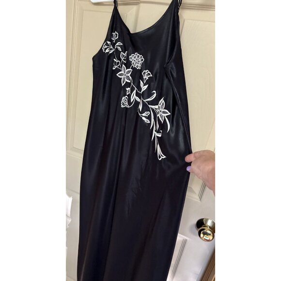 Judith Hart Satin Feel Nightgown Floor Length With Lace Up Back 1X Black Classy - Picture 1 of 6